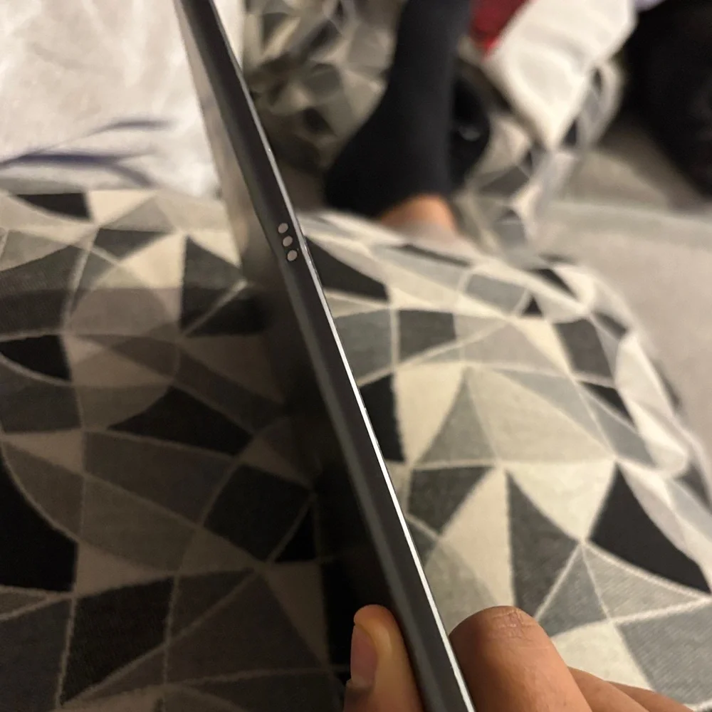 Gray ipad 9th gen (cracked ) still works